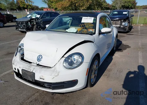 2013 Volkswagen Beetle 2.5L z USA, uszkodzony, nr VIN 3VWJP7AT8DM660482